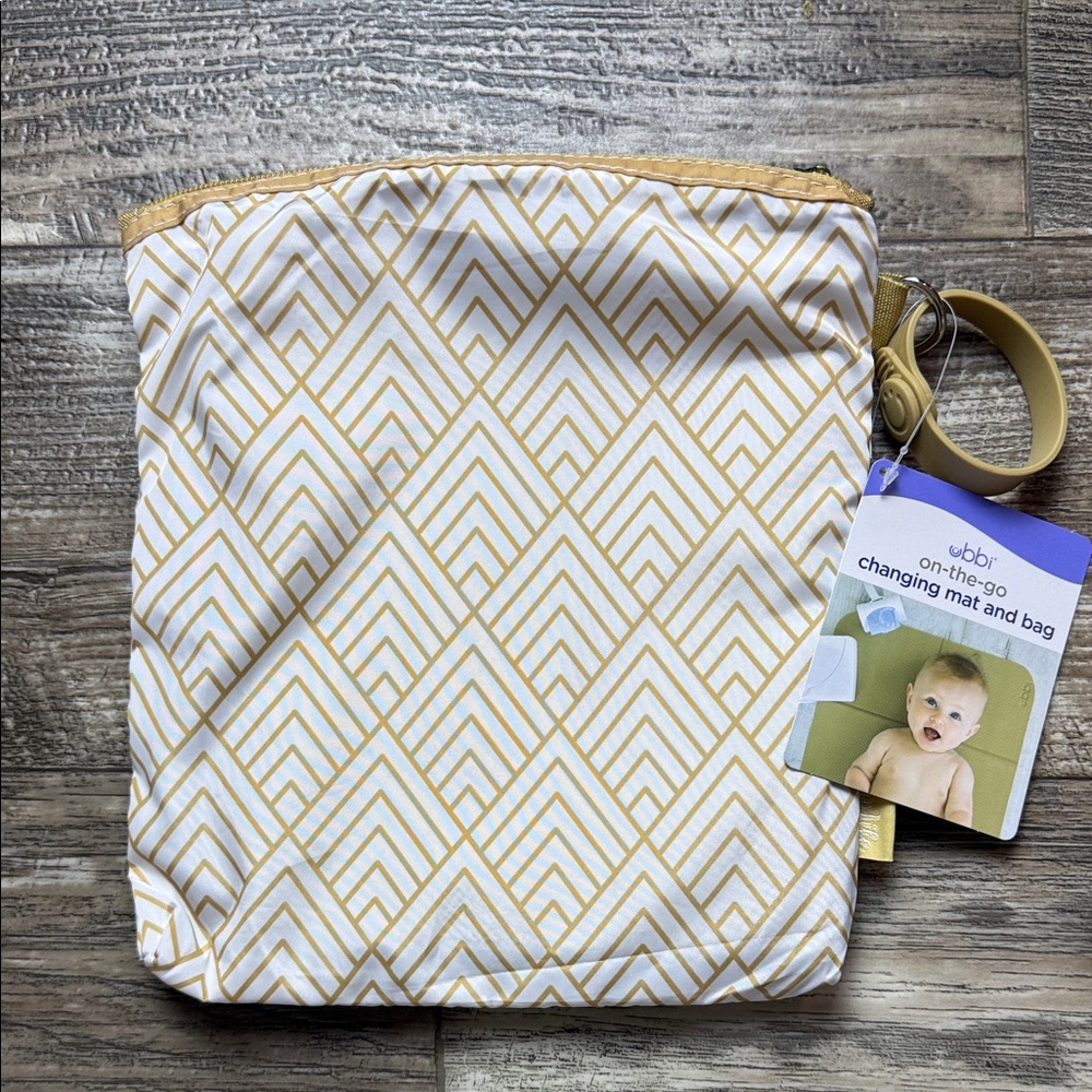 Geometric Pattern Changing Mat and Bag - Picture 3 of 10